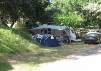 Kampeerplaats(en) - Access Standplaats 80M² + Voertuig + Elektriciteit - Camping Eden Villages Palmyre Loisirs