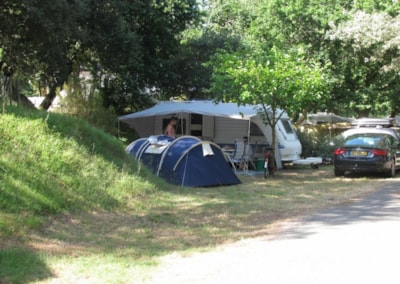 Pitch Access 1 vehicle + electricity (for tents, caravans/camping cars) — 1