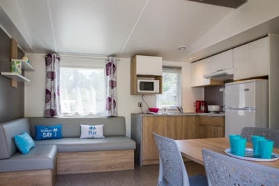 Comfort 3-bedroom mobile home with semi-covered wooden terrace — 3