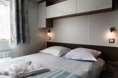3-bedroom Privilege mobile home with semi-covered wooden terrace — 2