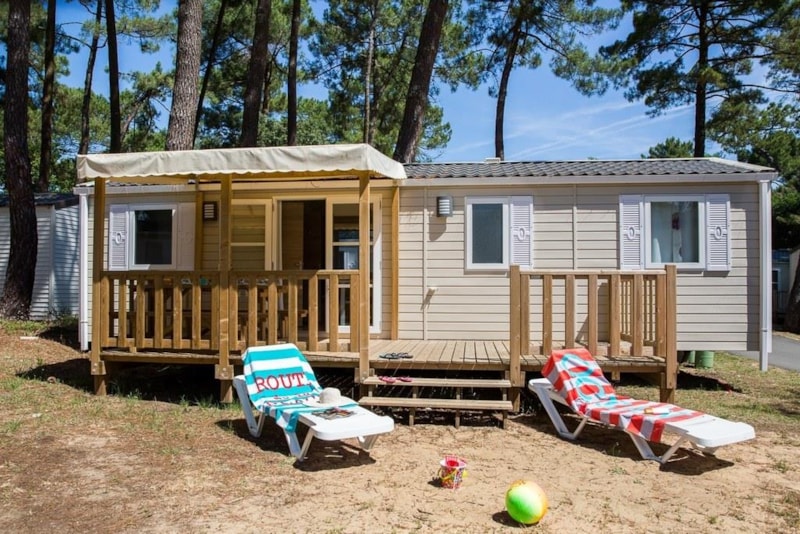 Mobil-home Confort 4 chambres avec terrasse en bois semi couverte