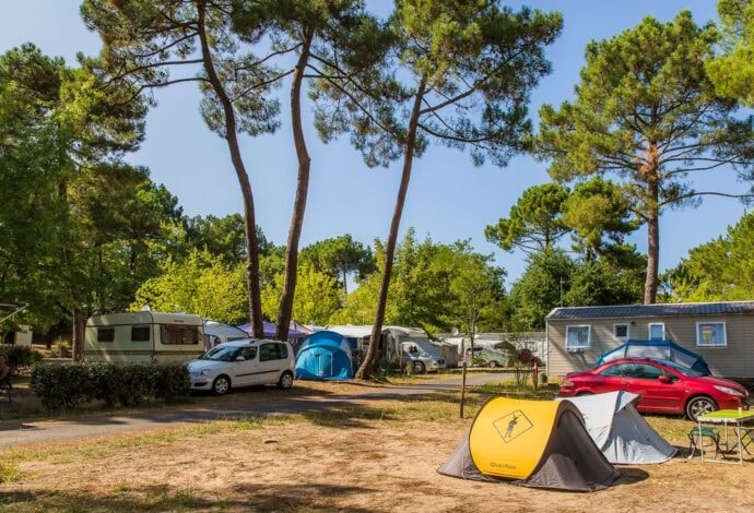 Emplacement Access 1 Véhicule + Electricité (Pour Tentes , Caravane/Camping-Car)