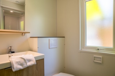 3-bedroom Privilege mobile home with semi-covered wooden terrace — 7