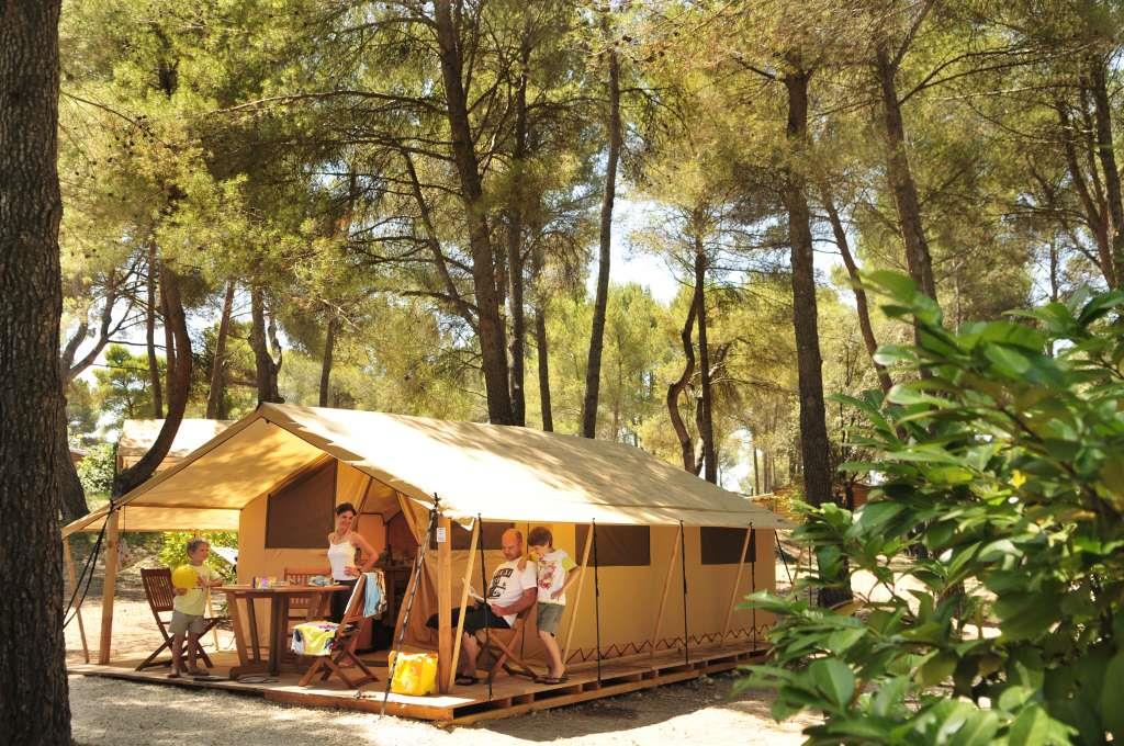 Capfun - Les Pinèdes du Lubéron - Provence-Alpes-Côte d'Azur - Image n°2 Capfun - Les Pinèdes du Lubéron - Provence-Alpes-Côte d'Azur - Image n°2