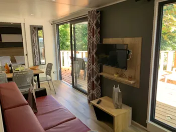 Mietunterkunft - Exclusive, Air -Conditioned, Terrace, 3 Bedrooms, 2 Bathrooms, In Western Village - Camping Le Mas des Sédariès