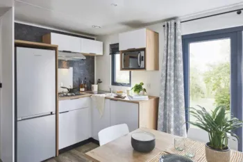 Mietunterkunft - Premium, Klimaanlage, Terrasse, 2 Schlafzimmer, 2 Badezimmer Im Westlichen Dorf - Camping Le Mas des Sédariès