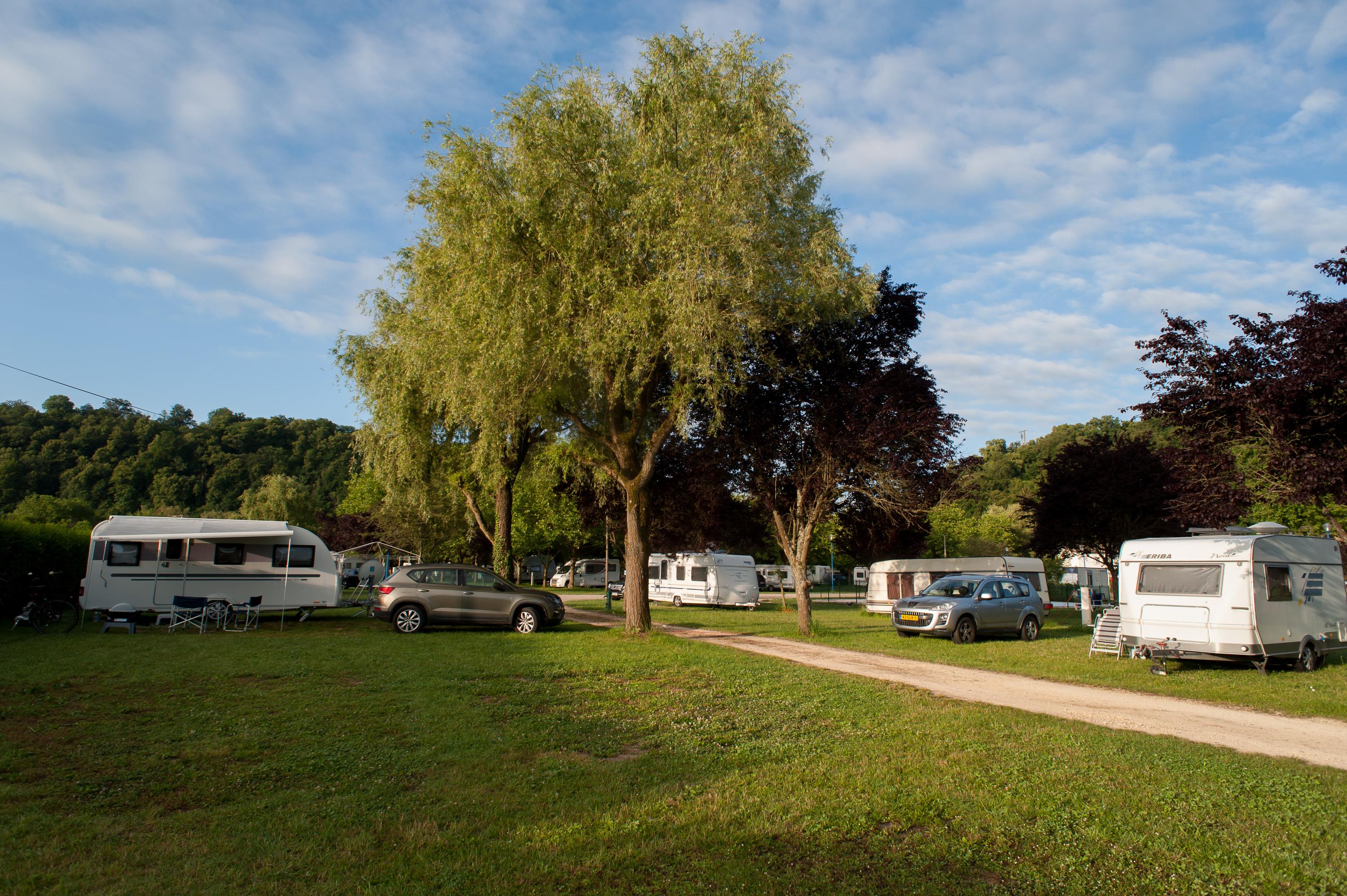 Standplaats 1 tent, caravan of camper + 1 auto + elektriciteit