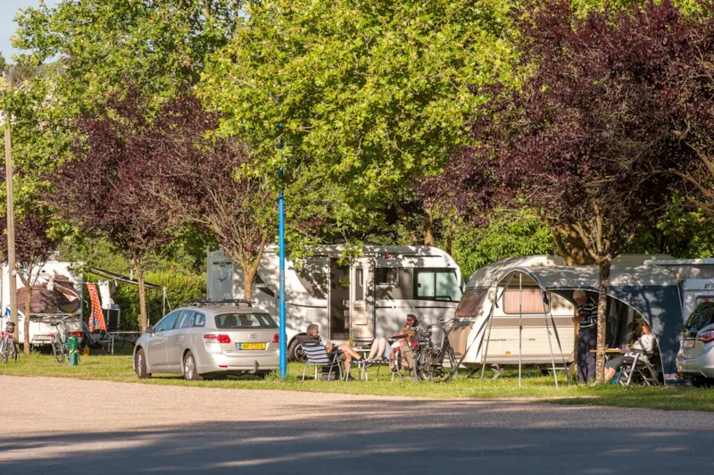 Emplacement Camping-Car, Caravane Ou Tente + 1 Voiture