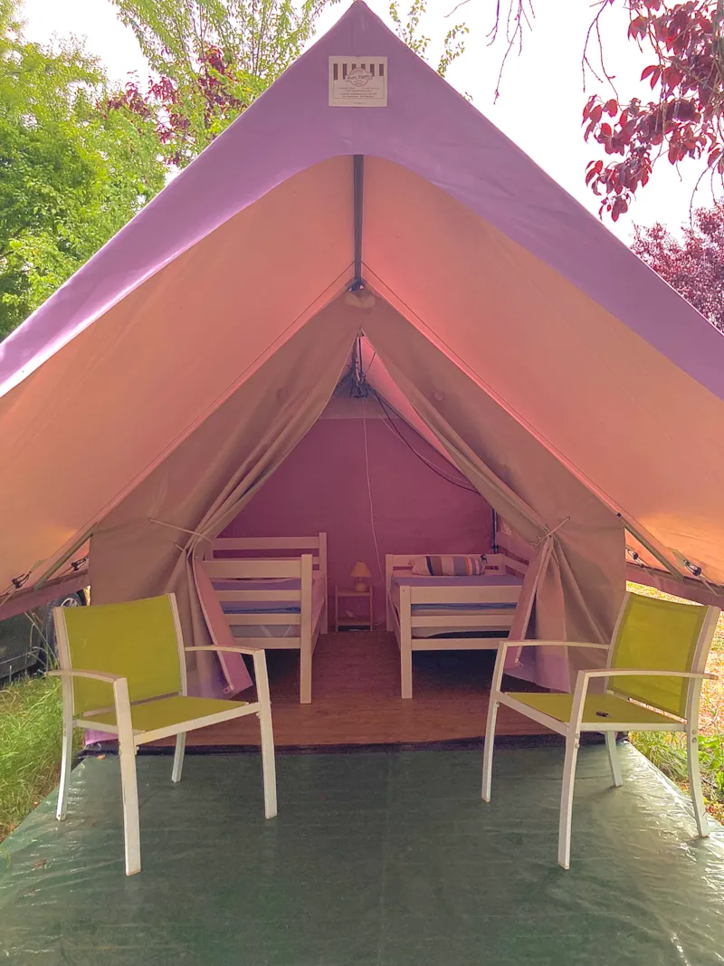 Bungalow Toilé Avec 2 Lits Simples