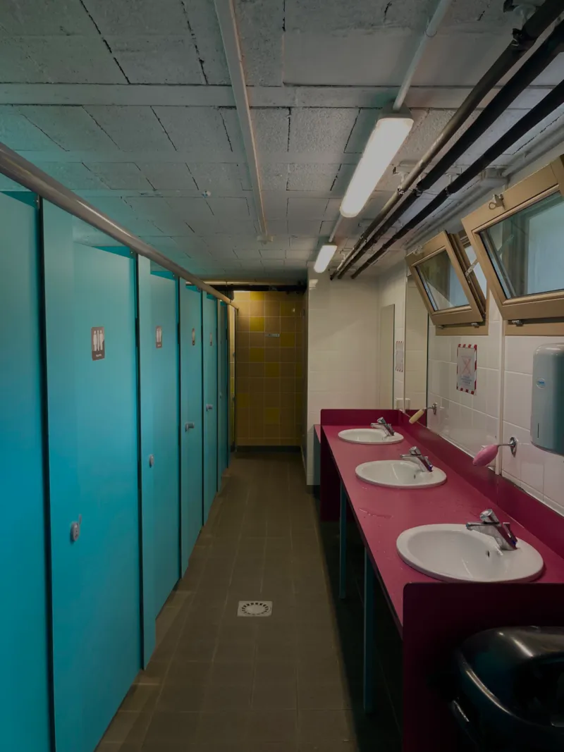 Bungalow Toilé Avec 2 Lits Simples