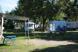Kampeerplaats(en) - Standplaats + Voertuig - Camping de la Croze