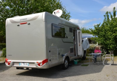 Comfort pitch package with electricity - car + tent / caravan or camper van — 2