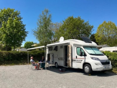 Stabilized pitch > 100 m² for motorhome + electricity — 1