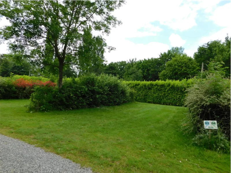 Emplacement 1 Tente Ou 1 Camping-Car Ou 1 Caravane + Véhicule (Sans Électricité)