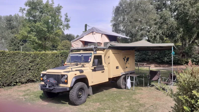 Emplacement 1 Tente Ou 1 Camping-Car Ou 1 Caravane + Véhicule (Sans Électricité)