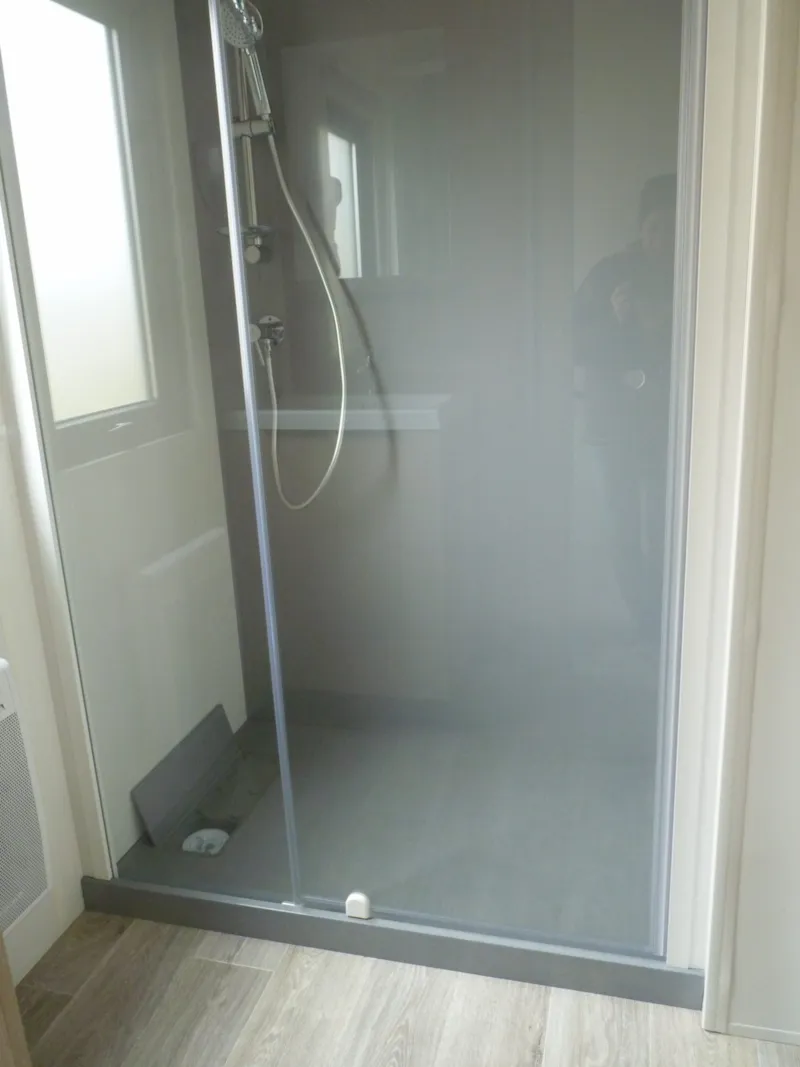 Mobil-Home Solo 1 Chambre Premium 22M2 Avec Terrasse Couverte 10M2 (Lit 160 * 200)