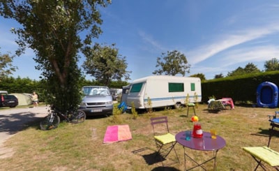 Pitch + 1 car + 1 tent, Caravan or  camping-car — 7