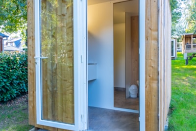 Pitch with private sanitary facilities fridge/microwave — 1