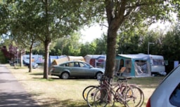 Kampeerplaats(en) - Standplaats : Auto + Tent / Caravan Of Kampeerauto - Camping KERLAY