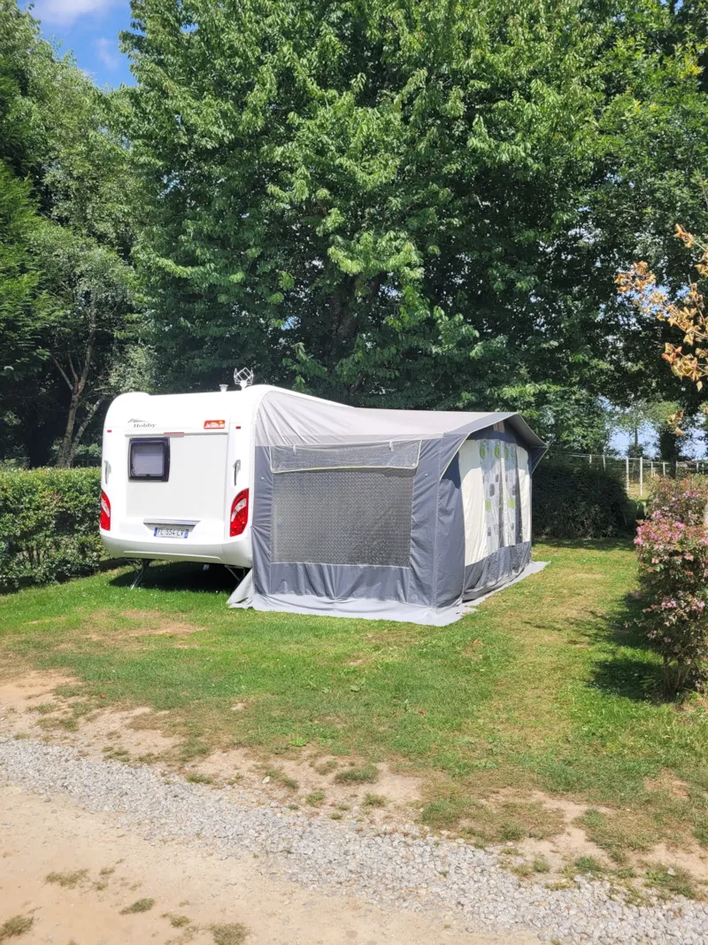 Emplacement Véhicule Ou Caravane Ou Camping-Car