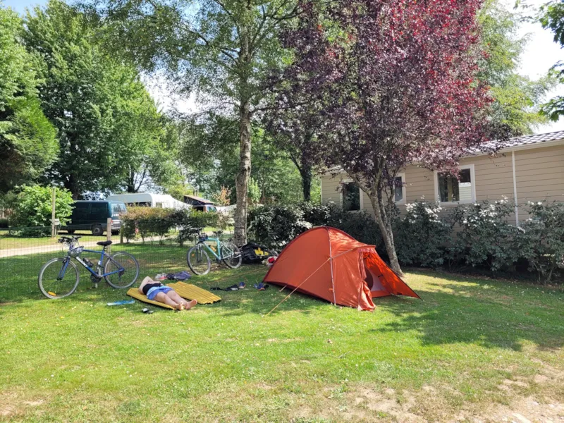 Emplacement Véhicule Ou Caravane Ou Camping-Car