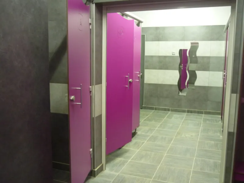 Pod 15 M2 + Chalet Cuisine 9 M2 Sans Sanitaires Avec Tv (2 Adultes Et 2 Enfants)