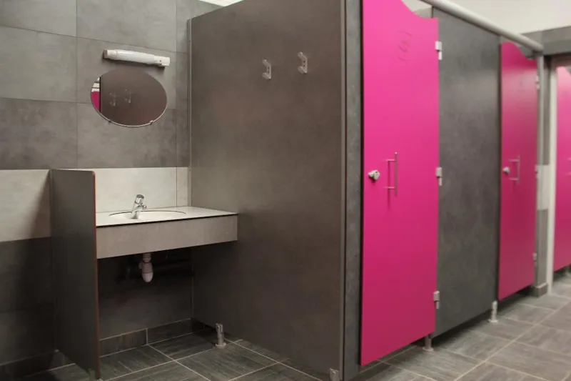 Pod 15 M2 + Chalet Cuisine 9 M2 Sans Sanitaires Avec Tv (2 Adultes Et 2 Enfants)