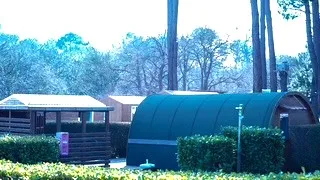 Pod 15 M2 + Chalet Cuisine 9 M2 Sans Sanitaires Avec Tv (2 Adultes Et 2 Enfants)