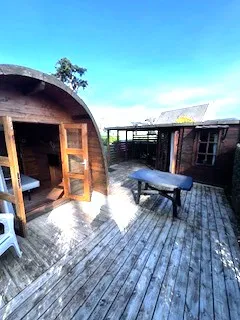 Pod 15 M2 + Chalet Cuisine 9 M2 Sans Sanitaires Avec Tv (2 Adultes Et 2 Enfants)