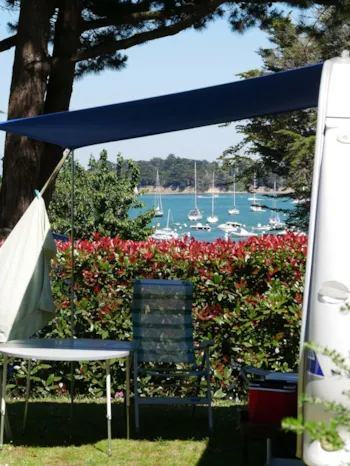 Stellplatz - Stellplatz Le Belvédère Meerblick Garantiert (Strom Inklusive) Zelt , Wohnwagen Oder Wohnmobil - Camping de Bilouris