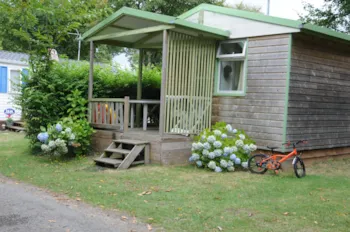 Mietunterkunft - Chalet Crouesty Standard 27M² (2 Schlafzimmer - 4 Personen) + Halbüberdachte Terrasse - Flower Camping La Blanche Hermine