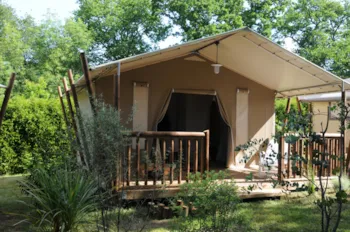 Mietunterkunft - Lodge Hoedic Confort  21M² (Ohne Sanitäranlagen) (2 Schlafzimmer-5 Pers) + Überdachte Terrasse - Flower Camping La Blanche Hermine