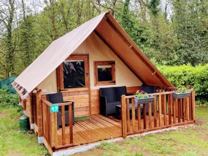 Amazone Lodge Tent       Wood And Canvas Bungalow