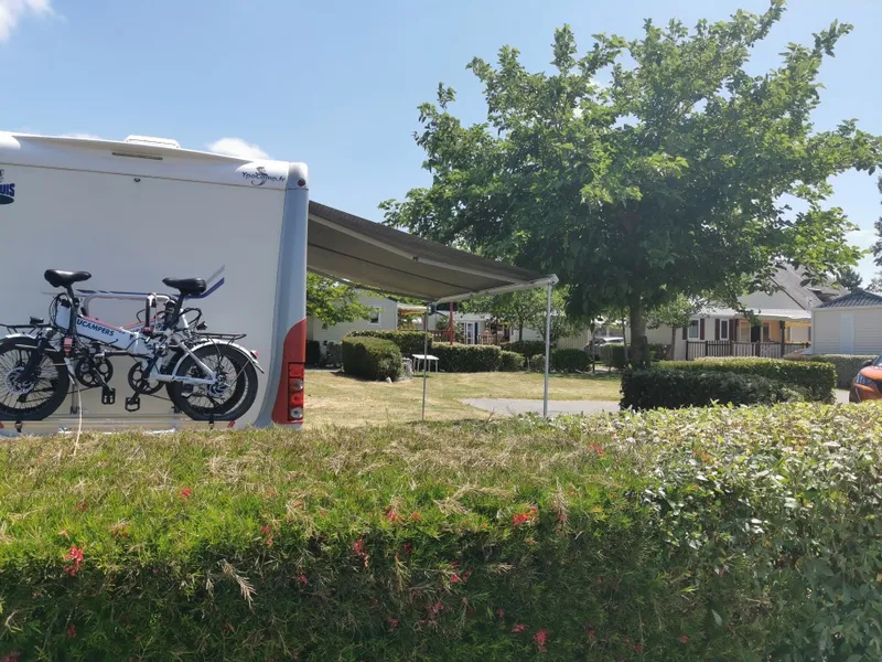 Emplacement  Camping Parc *** (Coté Piscine)