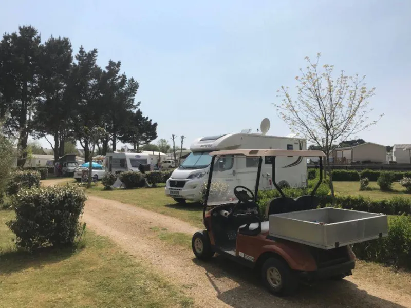 Forfait : Emplacement + 1 Voiture + Électricité 10A