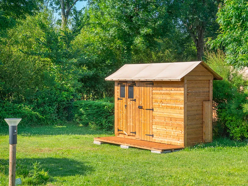 Emplacement Premium Avec Bloc Sanitaire Individuel