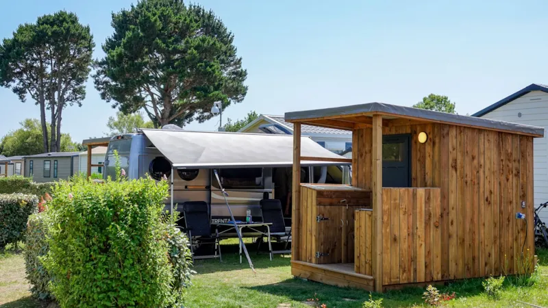 Emplacement Premium Avec Bloc Sanitaire Individuel