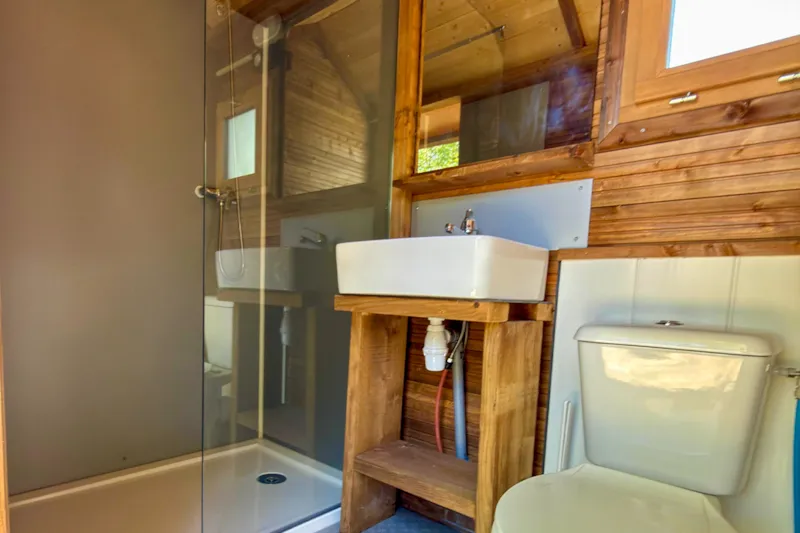 Emplacement Premium Avec Bloc Sanitaire Individuel