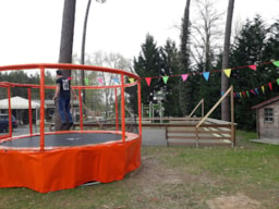 Camping Vert Bord'Eau - image n°10 - Roulottes
