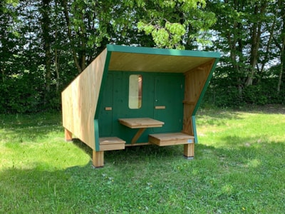 Stage hut
