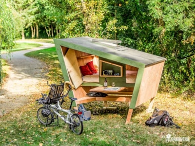 Stage hut