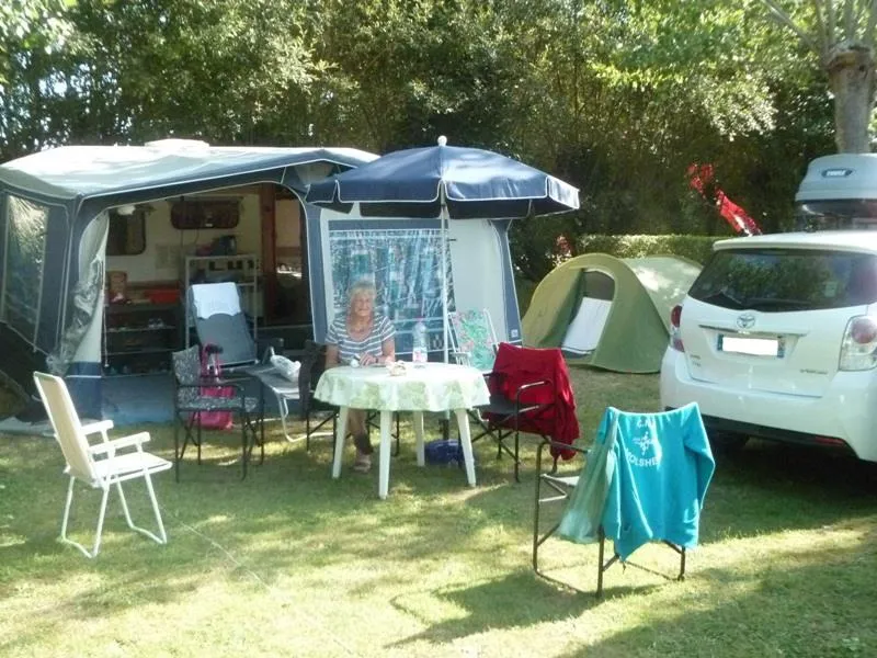 Emplacement 1 Véhicule + Électricité