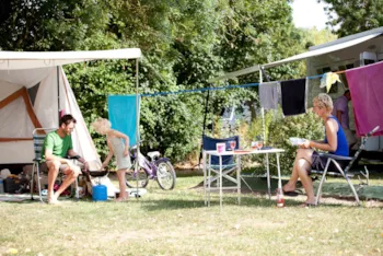Stellplatz - Pauschale B : Stellplatz + Auto + Strom  10 Amp - Capfun - Camping Bel Air****