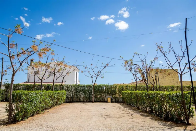 Emplacement Deluxe (1 Tente, Caravane Ou Camping-Car / 1 Voiture / Électricité 6A) + Raccordement Eau Et Évacuation Des Eaux Usées