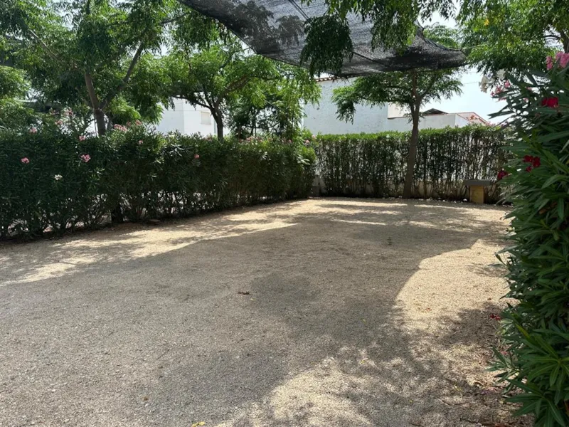 Emplacement Deluxe (1 Tente, Caravane Ou Camping-Car / 1 Voiture / Électricité 6A) + Raccordement Eau Et Évacuation Des Eaux Usées