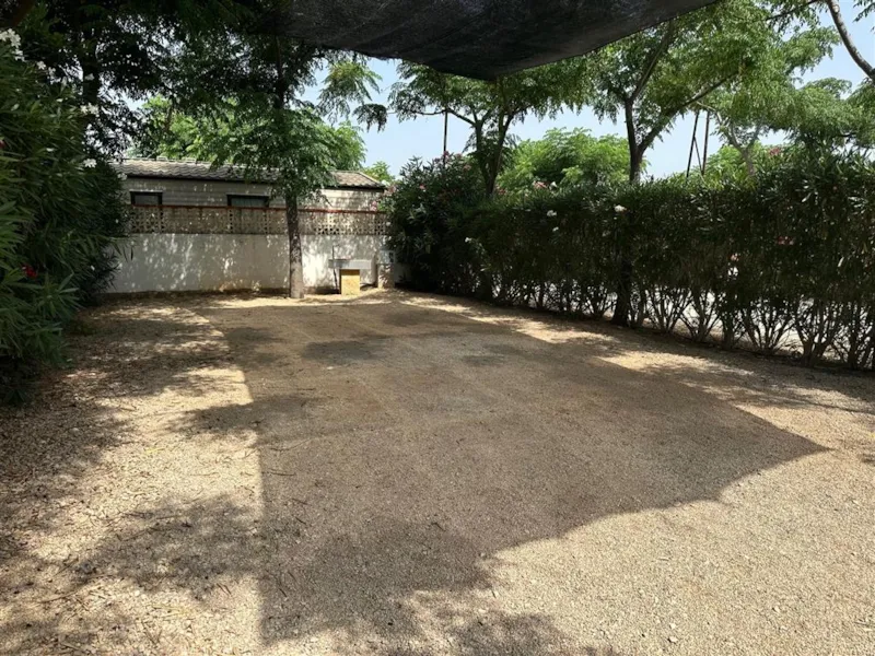 Emplacement Deluxe (1 Tente, Caravane Ou Camping-Car / 1 Voiture / Électricité 6A) + Raccordement Eau Et Évacuation Des Eaux Usées