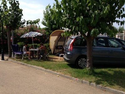 Confort Pitch: car + tent/caravan or camping-car  + electricity +water — 2