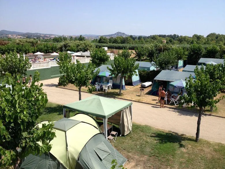 Emplacement Confort: Voiture + Tente Ou Caravane Ou Camping-Car + Électricité +Eau