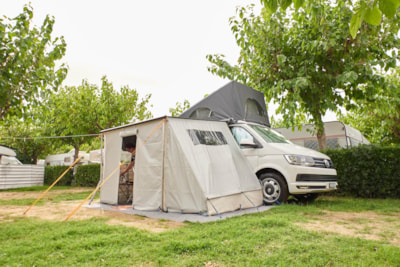 Confort Pitch: car + tent/caravan or camping-car  + electricity +water — 3