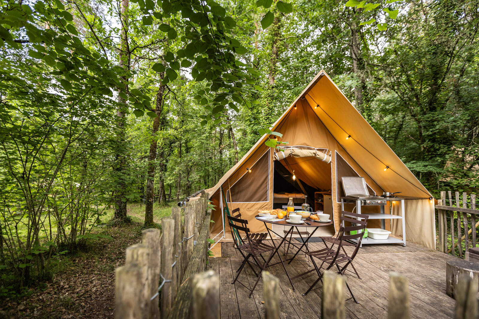 Accommodation - Canadian Tent I - Village Huttopia Lanmary